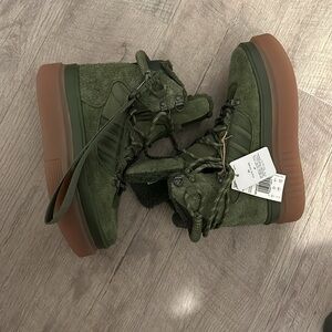 Ivy Park Super Sleek Boo